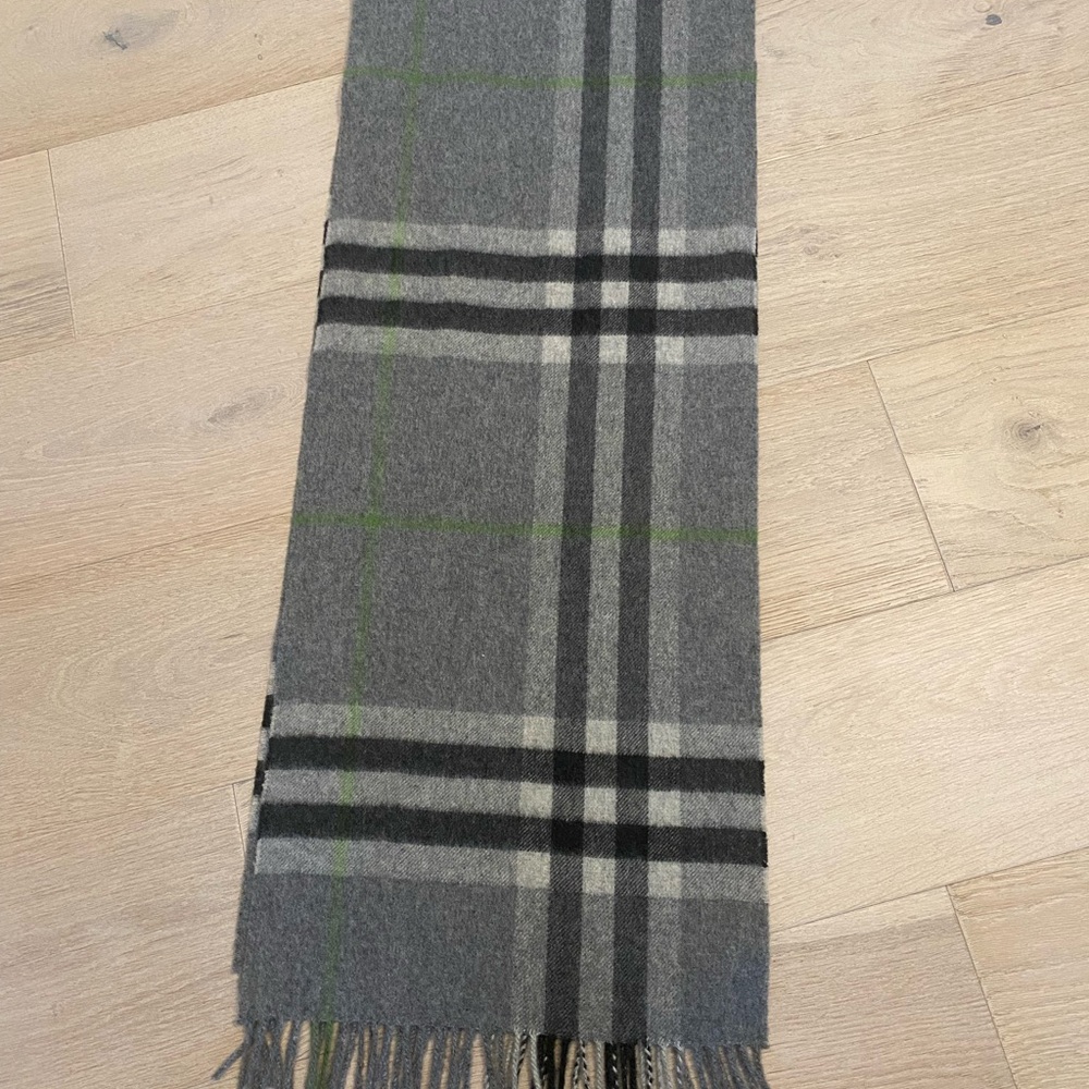Burberry Authentic Cashmere Scarf Grey with Green Stripe Unisex Like New RARE - Picture 2 of 5